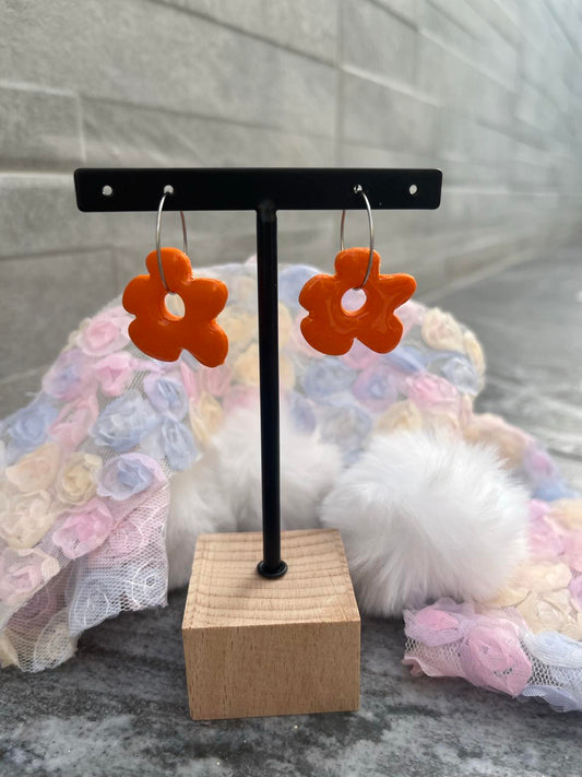 Pendientes charm Flower pop color naranja