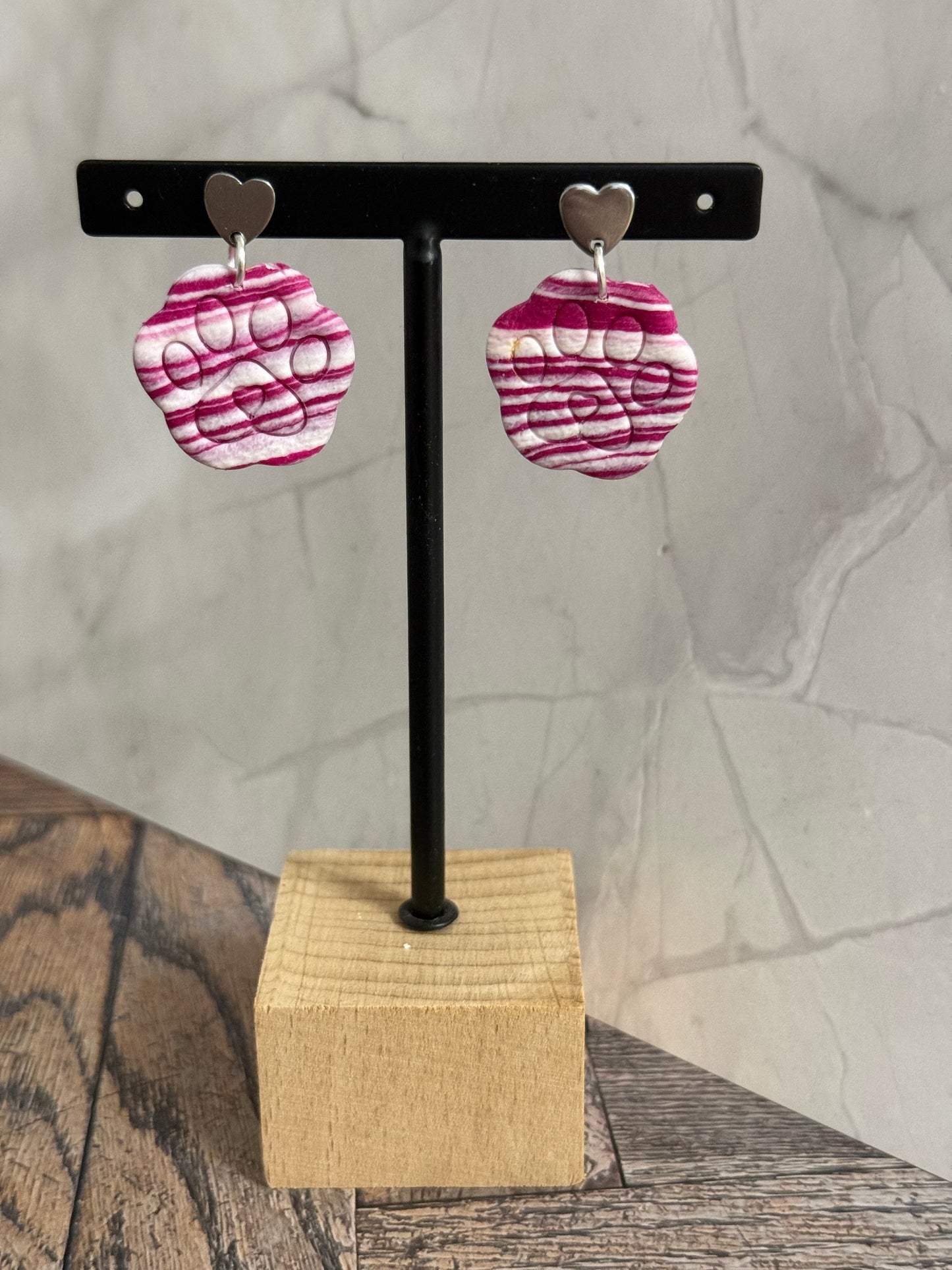 Pendientes huellas felices rosas